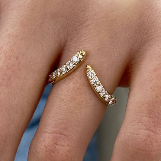 Caelia V ring with lab grown diamonds, white gold, Luma Jewellery