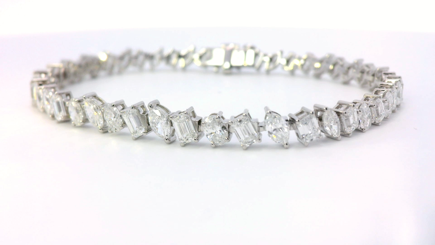 Evadne lab grown diamond bracelet in gold, Luma Jewellery