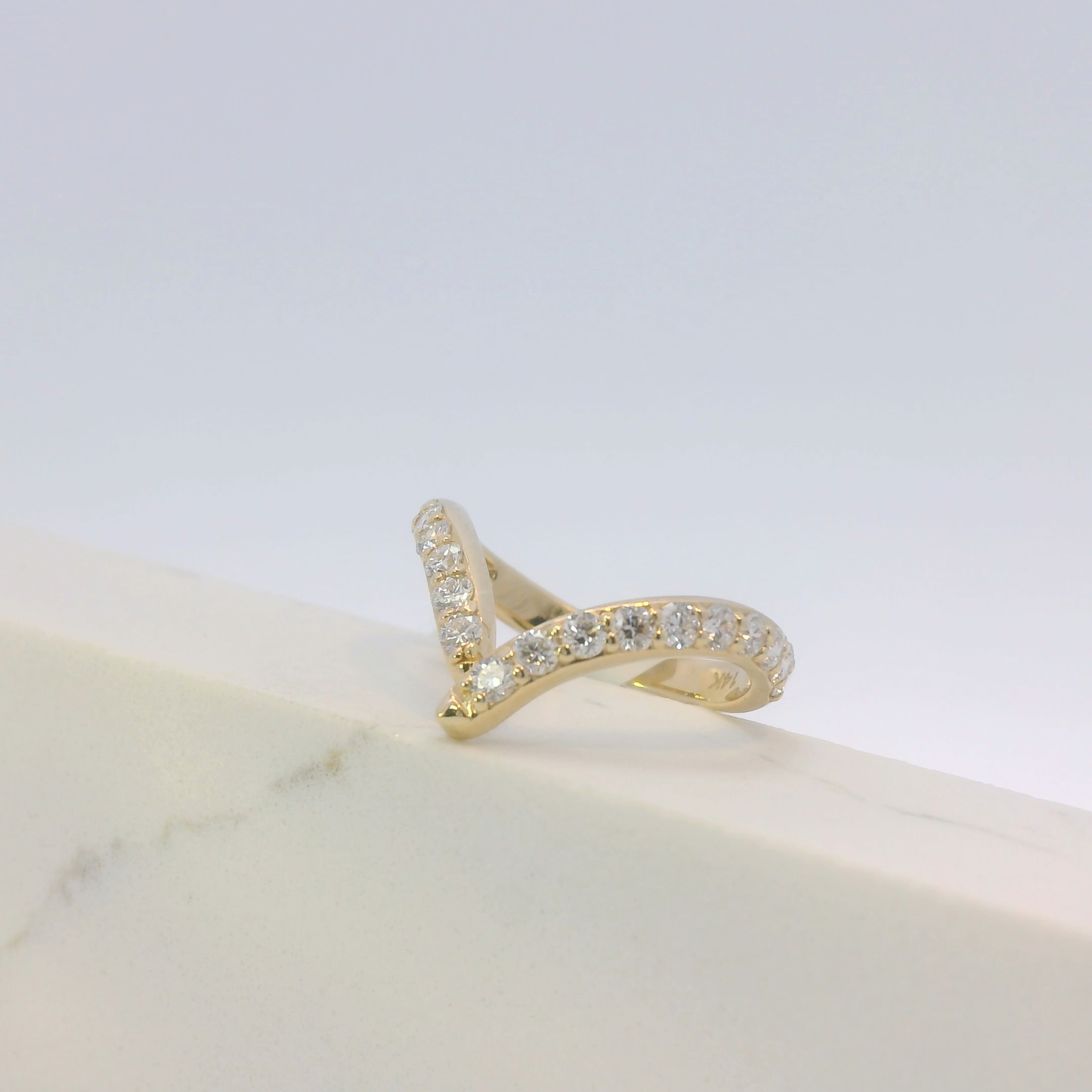 Neris 'V' Ring