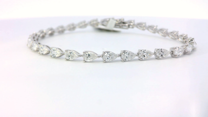 Lysandra pear shaped diamond bracelet detail, Luma Jewellery