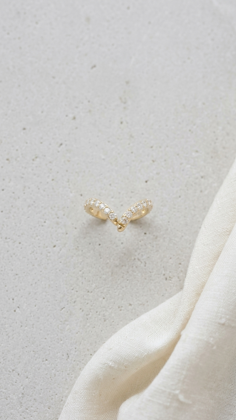 Neris open V diamond band, yellow gold, Luma Jewellery
