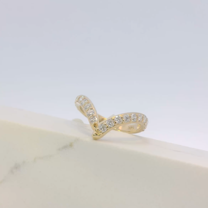 Neris 'V' Ring