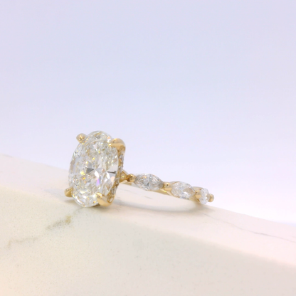 Eira Oval Diamond ring