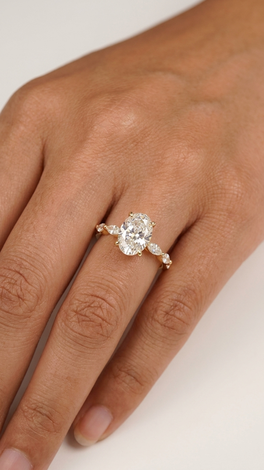 Eira Oval Diamond ring