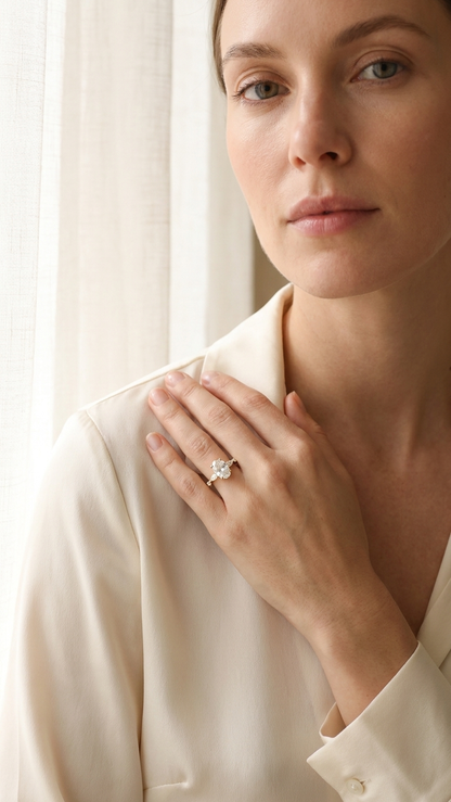 Eira Oval Diamond ring