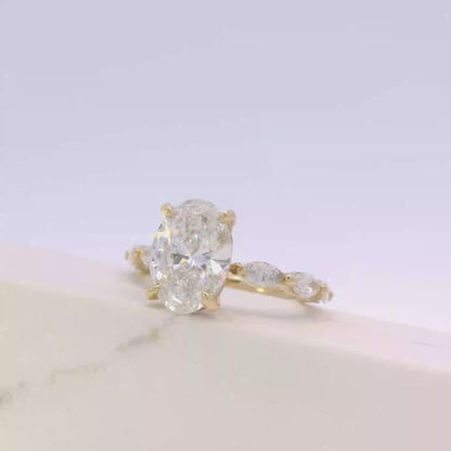 Eira Oval Diamond ring