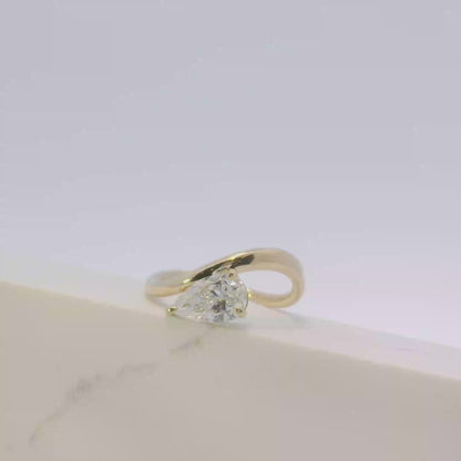 Cyra Teardrop Ring