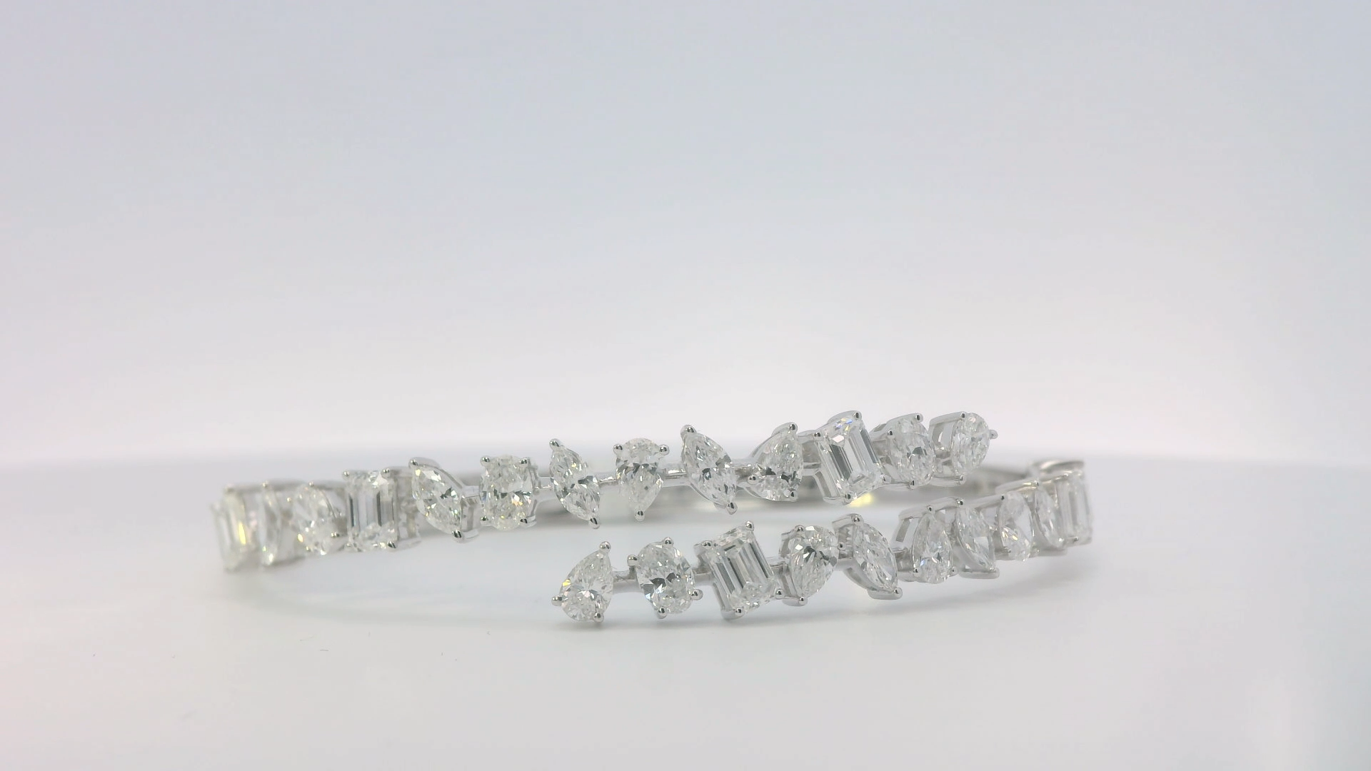 Valeria diamond tennis bracelet in gold, Luma Jewellery